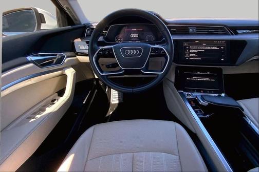 Glacier White Metallic 2022 Audi e-tron Premium Plus