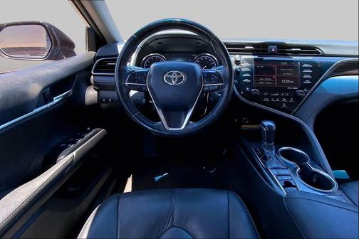Blue Streak Metallic 2019 Toyota Camry XLE