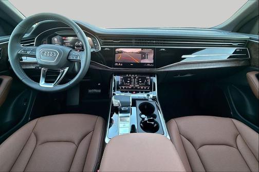 Mythos Black me 2027 Audi Q8 55 Premium Plus