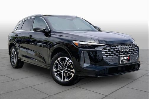 Mythos Black Metallic 2025 Audi Q5 Premium TFSI quattro S tronic