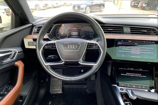 2022 Audi e-tron Premium