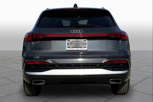 Tambora Gray Metallic 2025 Audi Q5 Premium Plus TFSI quattro S tronic