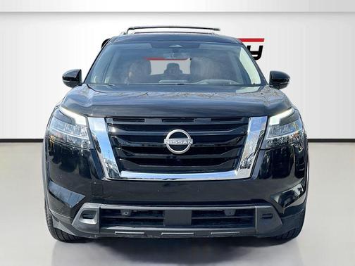 Black 2024 Nissan Pathfinder Platinum