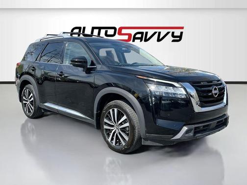 Black 2024 Nissan Pathfinder Platinum