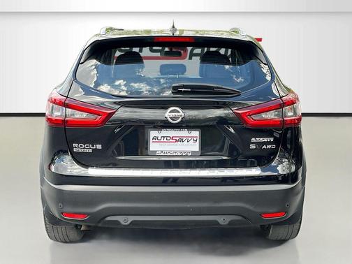 Magnetic Black 2022 Nissan Rogue Sport SL