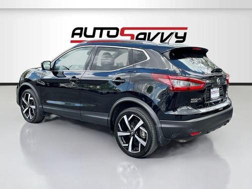 Magnetic Black 2022 Nissan Rogue Sport SL