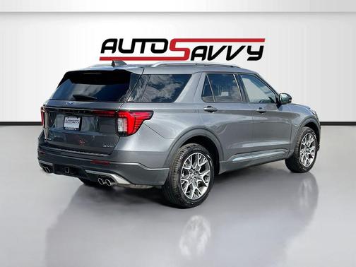 Gray Metallic 2025 Ford Explorer Platinum