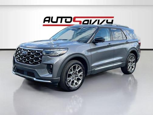 Gray Metallic 2025 Ford Explorer Platinum