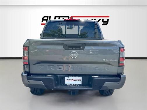 2024 Nissan Frontier SL