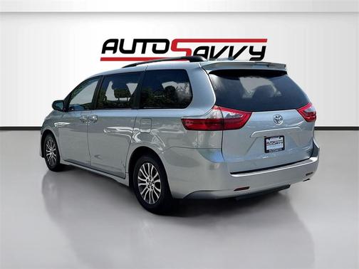 2020 Toyota Sienna XLE