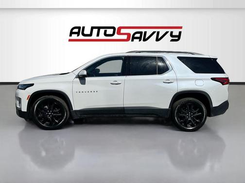 Iridescent Pearl Tricoat 2022 Chevrolet Traverse LT Leather