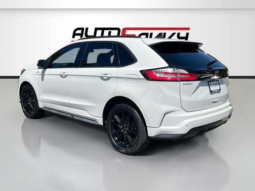 White Metallic 2024 Ford Edge ST Line