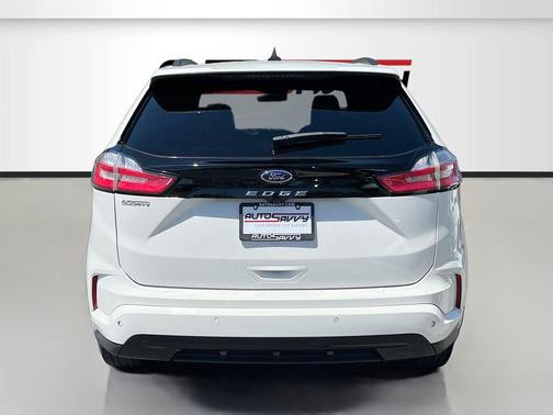 White Metallic 2024 Ford Edge ST Line
