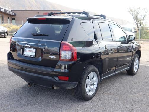Photo 4 of 30 of 2017 Jeep Compass Latitude
