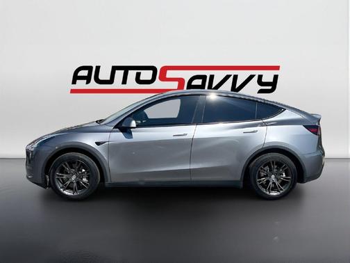 Gray 2025 Tesla Model Y Long Range