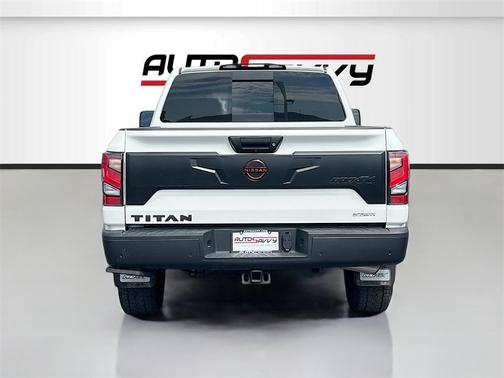 2024 Nissan Titan PRO-4X