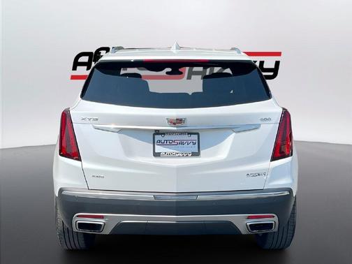 Crystal White Tri-Coat 2024 Cadillac XT5 Premium Luxury