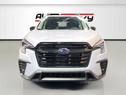 Ice Silver Metallic 2025 Subaru Ascent Onyx Edition