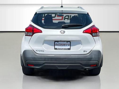 Aspen White 2019 Nissan Kicks SV