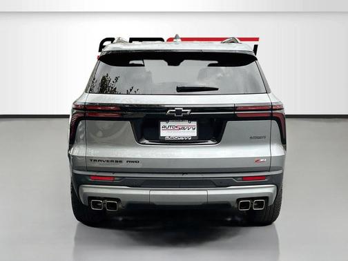 Sterling Gray Metallic 2025 Chevrolet Traverse Z71