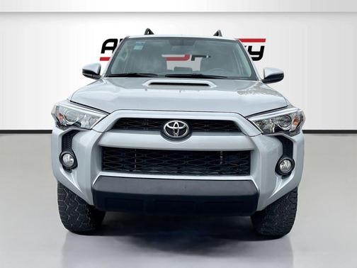 Classic Silver Metallic 2018 Toyota 4Runner Sport
