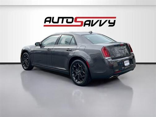 2023 Chrysler 300 Touring L