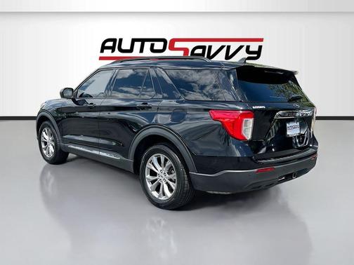 Black Metallic 2022 Ford Explorer XLT
