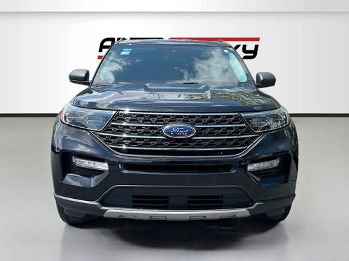 Black Metallic 2022 Ford Explorer XLT