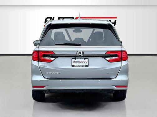 Silver 2024 Honda Odyssey Elite