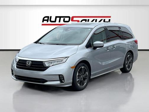 Silver 2024 Honda Odyssey Elite