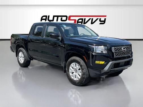 Black 2022 Nissan Frontier SV