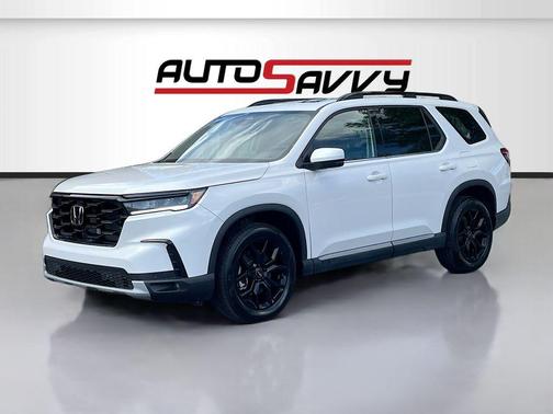 White 2023 Honda Pilot Touring