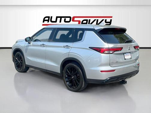 Silver 2022 Mitsubishi Outlander Black Edition