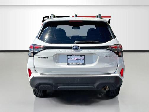 Crystal White Pearl 2025 Subaru Forester Premium