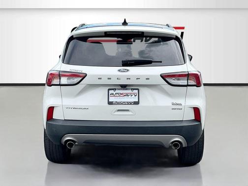 White Metallic 2022 Ford Escape Titanium