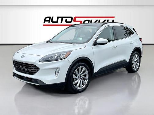 White Metallic 2022 Ford Escape Titanium
