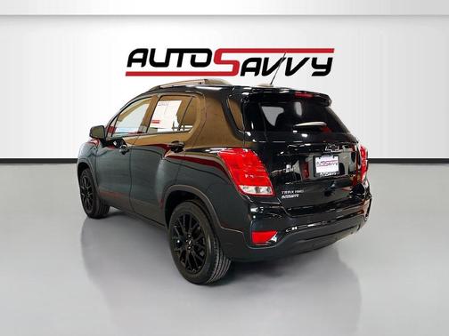 Mosaic Black Metallic 2022 Chevrolet Trax LT