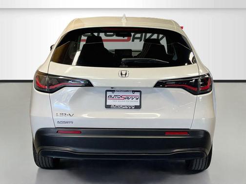 White 2025 Honda HR-V LX