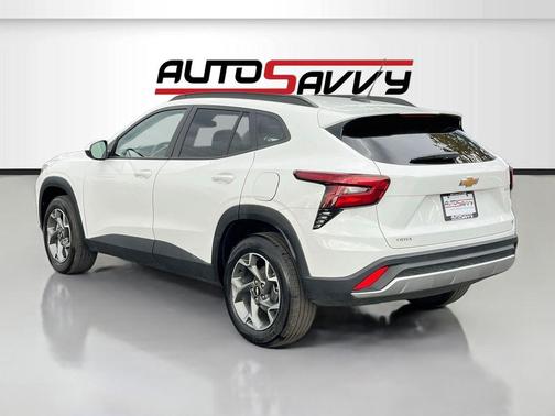 Summit White 2026 Chevrolet Trax LT