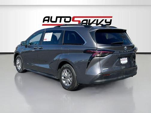 2024 Toyota Sienna XLE