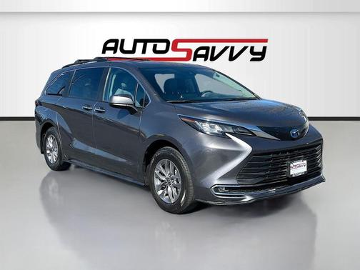 2024 Toyota Sienna XLE