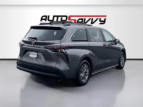 2024 Toyota Sienna XLE