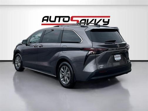 2024 Toyota Sienna XLE