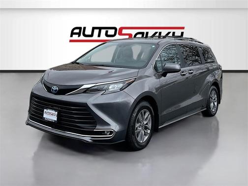 2024 Toyota Sienna XLE