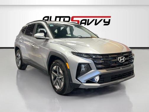 Shimmering Silver 2025 Hyundai TUCSON SEL Convenience