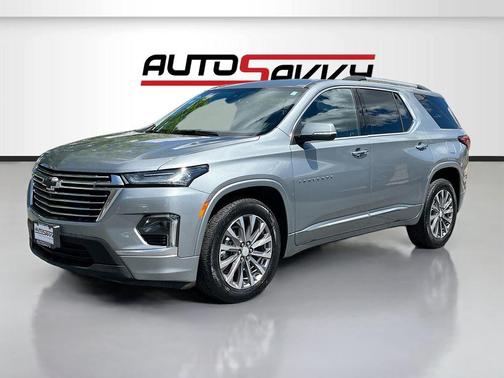 Sterling Gray Metallic 2023 Chevrolet Traverse Premier