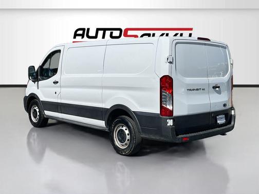 Oxford White 2022 Ford Transit-150 BASE
