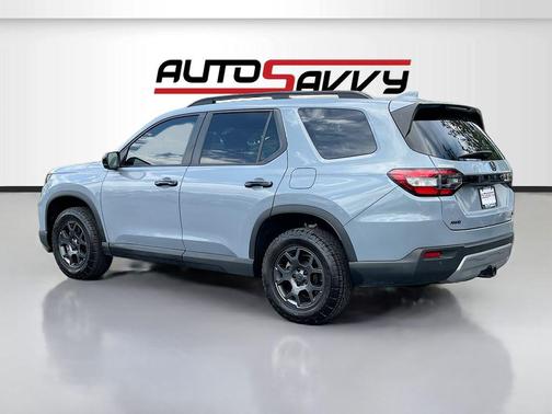 Gray 2025 Honda Pilot TrailSport