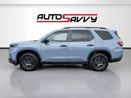 Gray 2025 Honda Pilot TrailSport