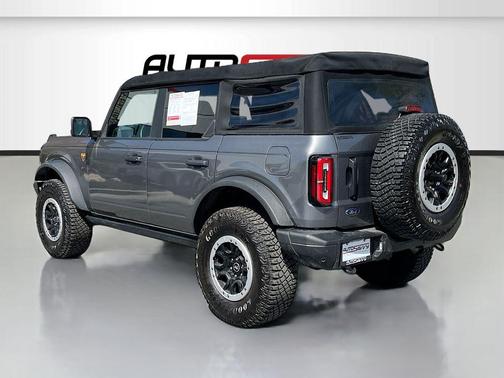 Carbonized Gray Metallic 2024 Ford Bronco Badlands